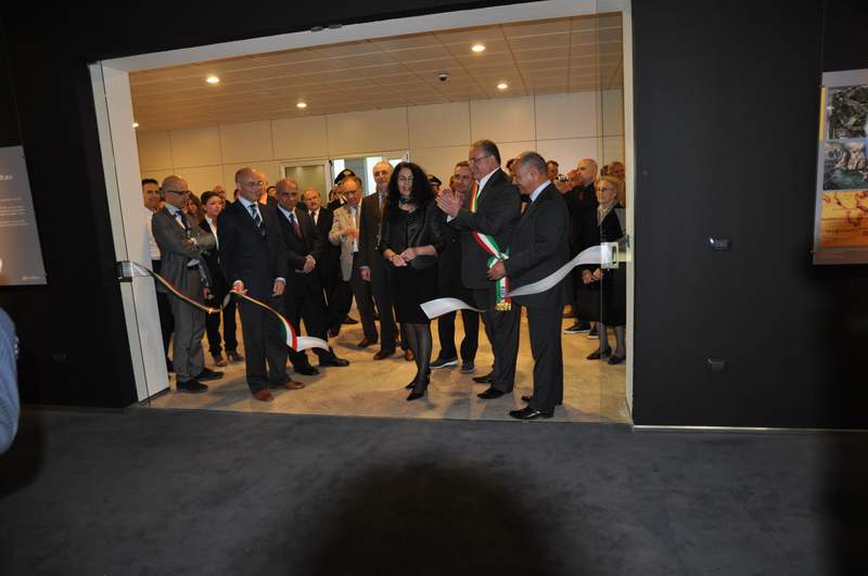 Inaugurazione mostra: IL PLANETARIO DI ARCHIMEDE RITROVATO, Aeroporto Olbia Costa Smeralda, Aerostazione passeggeri, Sardegna, Italy, 28 aprile 2010.