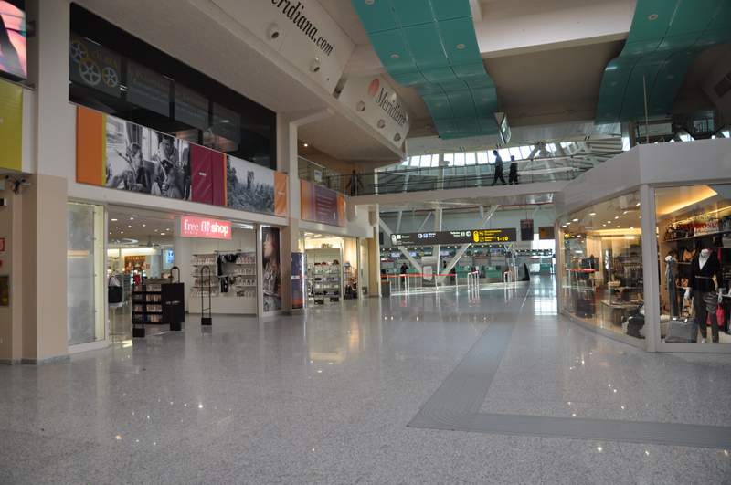 Aeroporto di Olbia Costa Smeralda, Aerostazione passeggeri, Sardegna, Italy.