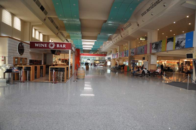 Aeroporto di Olbia Costa Smeralda, Aerostazione passeggeri, Sardegna, Italy.
