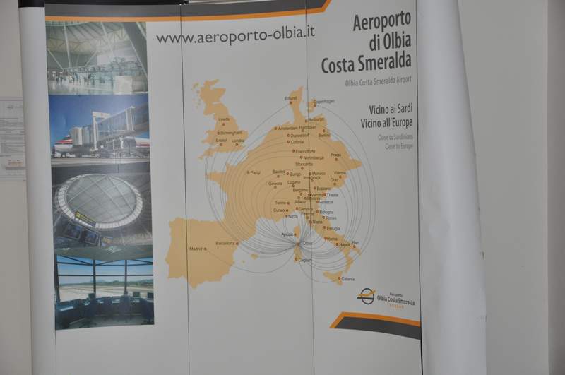 L’Aeroporto di Olbia Costa Smeralda è, in estate, il terzo aeroporto italiano per traffico passeggeri, dopo Roma-Fiumicino e Milano-Malpensa.