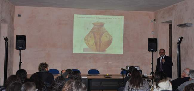 Un momento della conferenza di Giovanni Pastore svoltasi a Potenza il 15 aprile 2011, in occasione della XIII Settimana della Cultura.